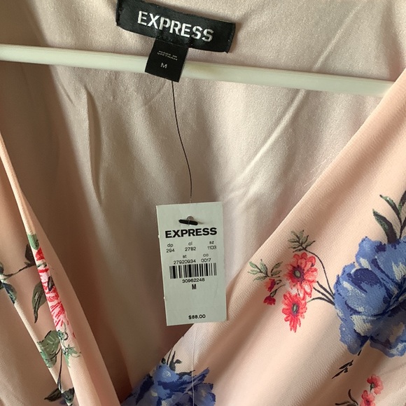 New with tags!!! Express dress, sheer sleeves , tie belt - Picture 2 of 5